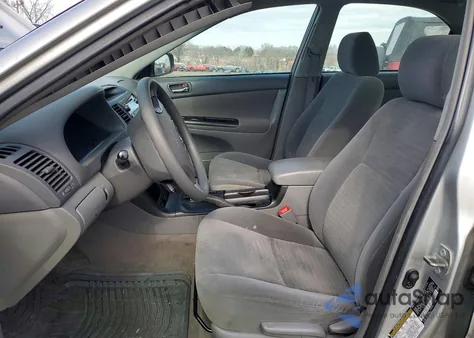 2005 Toyota Camry Le z USA, uszkodzony, nr VIN 4T1BE32KX5U080896